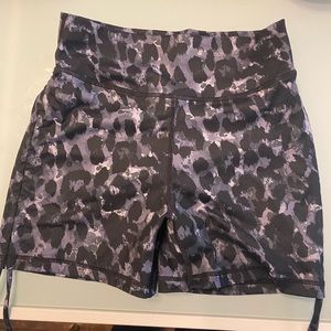 Cheri Fit Scrunch Shorts